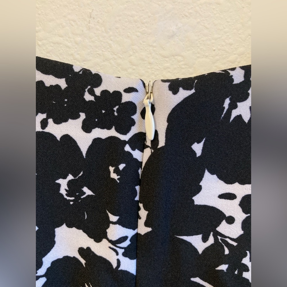 Ronni Nicole Black and White Floral Dress Size 8 - Picture 8 of 10